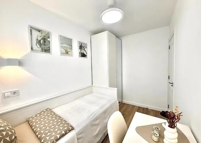 Paulmarie Apartment-quiet Area-3bd * 아데제