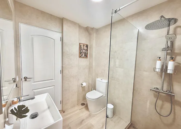 Paulmarie Apartment-quiet Area-3bd * 아데제