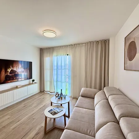 Family Apartment-ac-3bd *