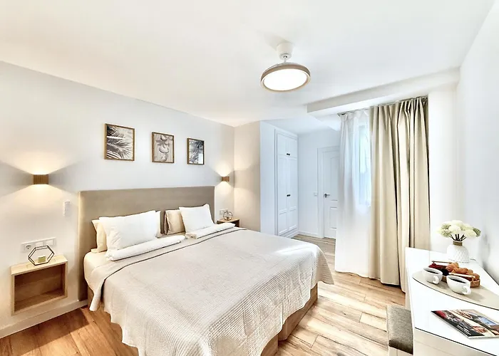 Paulmarie Apartment-quiet Area-3bd شقة *